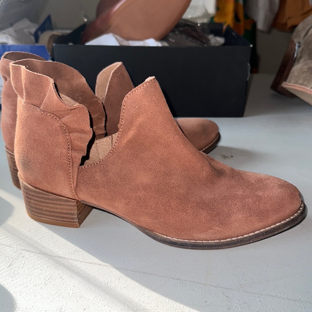Excellent condition darling Seychelles booties